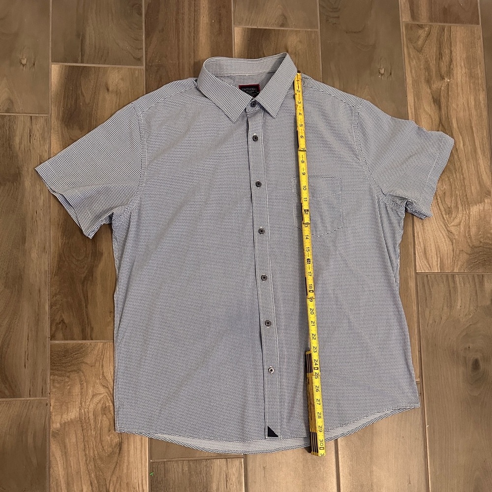 UNTUCKit Light Blue Patterned Button Down Shirt X… - image 2
